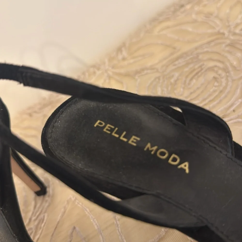 Pelle Moda black sling back heels Never worn